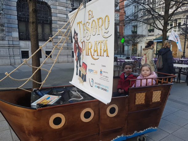 Paseo en barco pirata para los niños