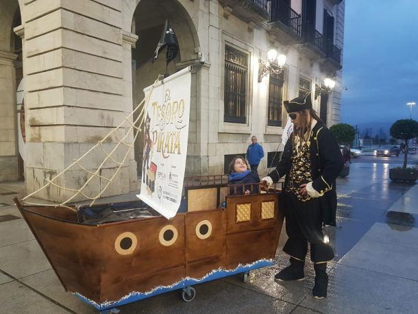 Paseo en barco pirata para los niños